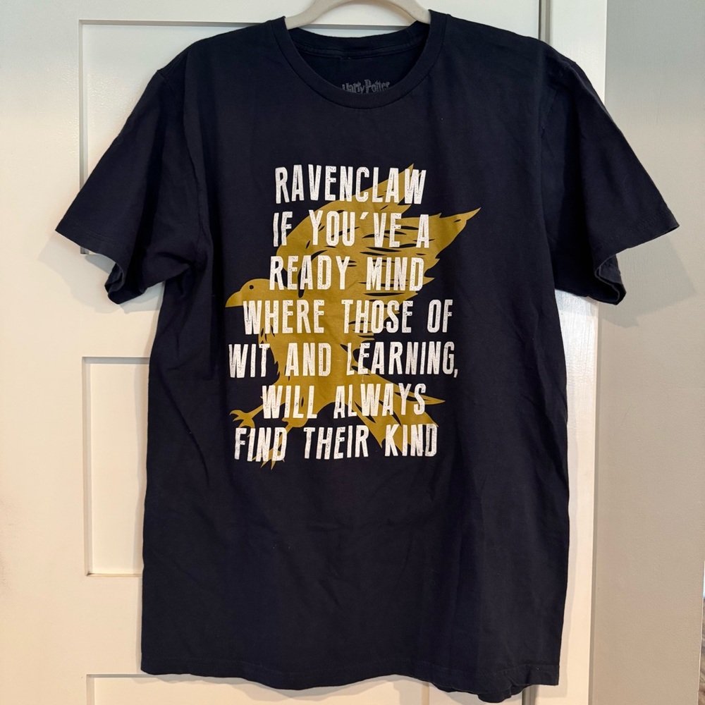 Official Harry Potter by Warner Bros. Ravenclaw Navy Graphic T-Shirt! EUC